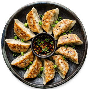 Gyoza dumplings met dipsaus en lente-ui geserveerd bij Gyoza Bar